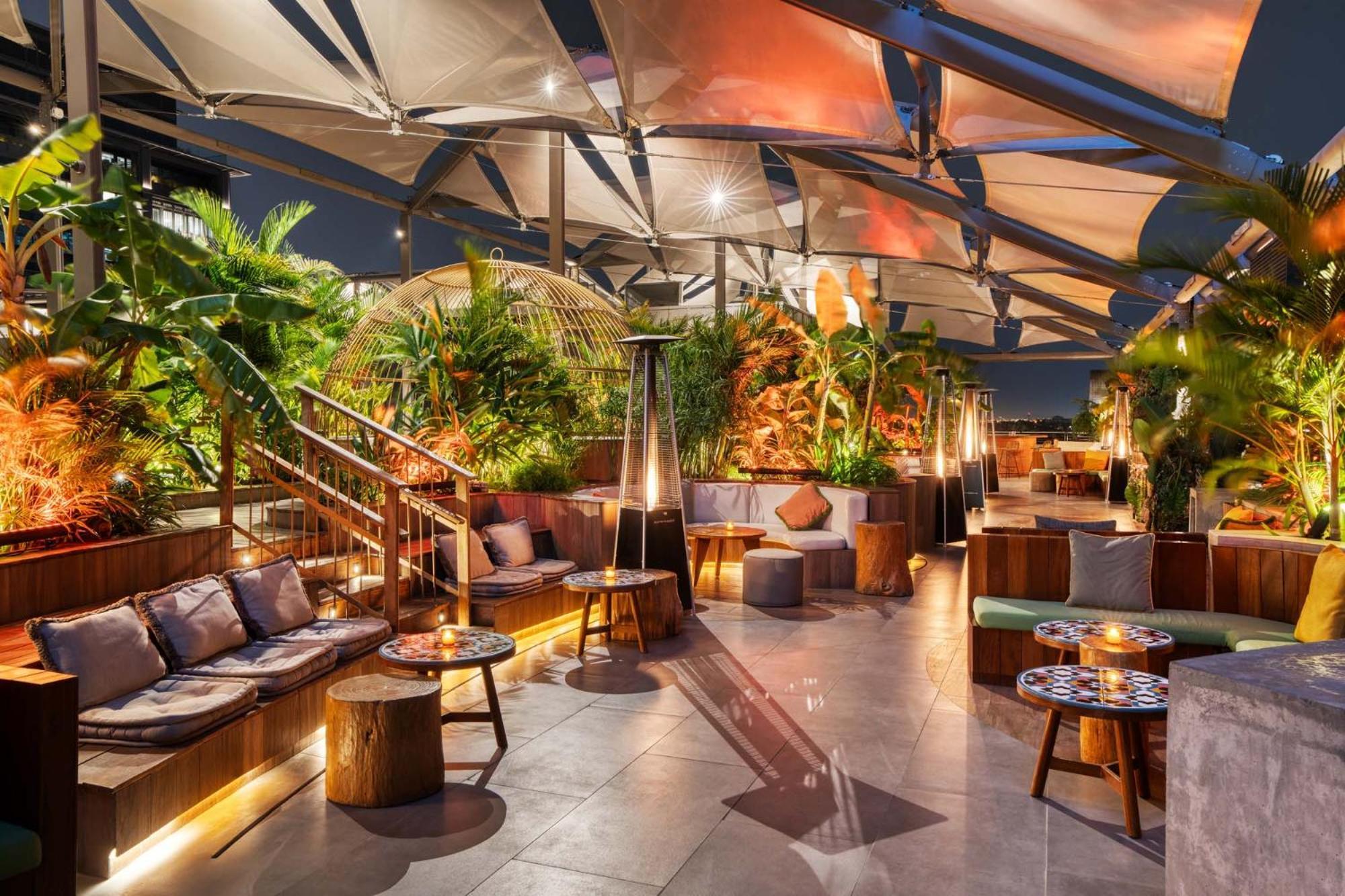 25Hours Hotel Dubai One Central Ngoại thất bức ảnh The interior of the bar