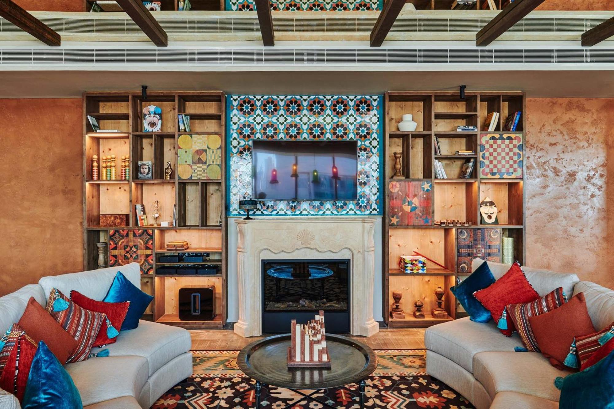 25Hours Hotel Dubai One Central Ngoại thất bức ảnh The living room of a suite at the Ritz-Carlton, DIFC